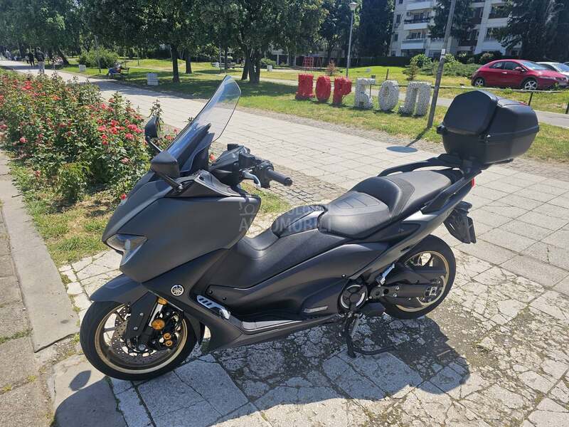 Yamaha T max 560