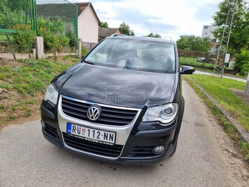 Volkswagen Touran CROSS / 2,0TDI / DSG