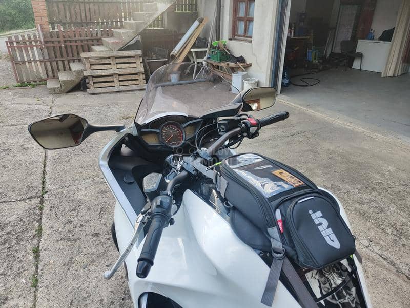 Honda VFR 1200F Manuelni