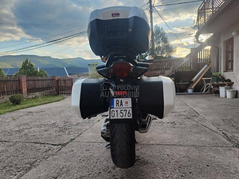 Honda VFR 1200F Manuelni