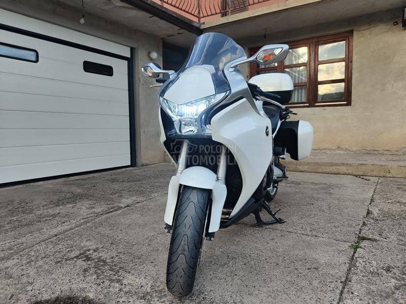 Honda VFR 1200F Manuelni