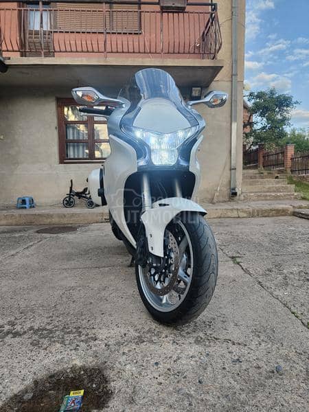 Honda VFR 1200F Manuelni