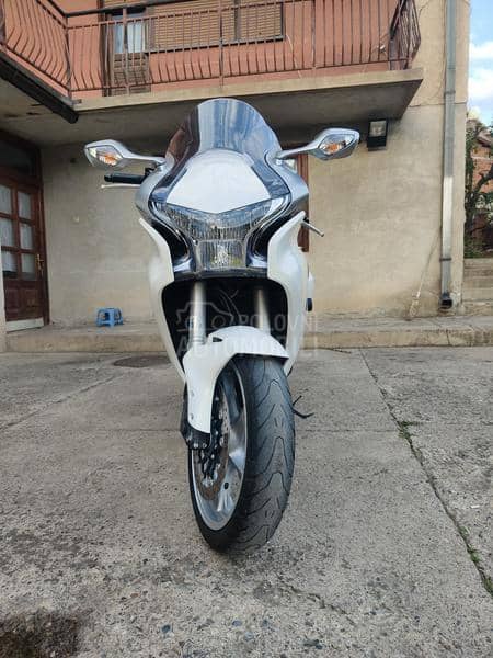 Honda VFR 1200F Manuelni