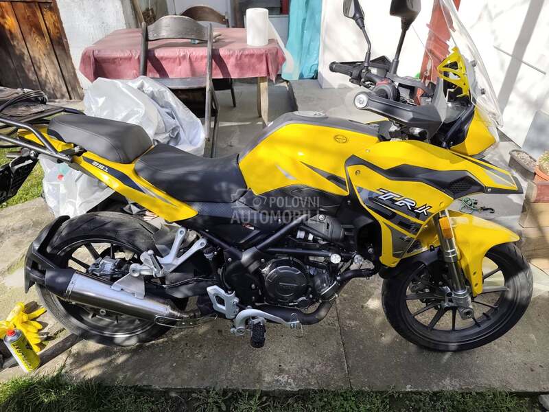 Benelli TRK 251