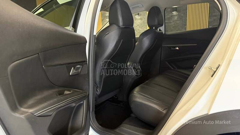 Peugeot 3008 /1.2 PURETECH/N O V