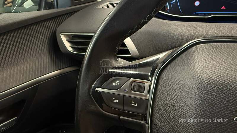 Peugeot 3008 /1.2 PURETECH/N O V