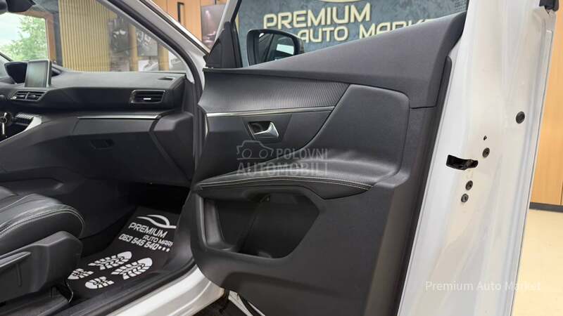 Peugeot 3008 /1.2 PURETECH/N O V