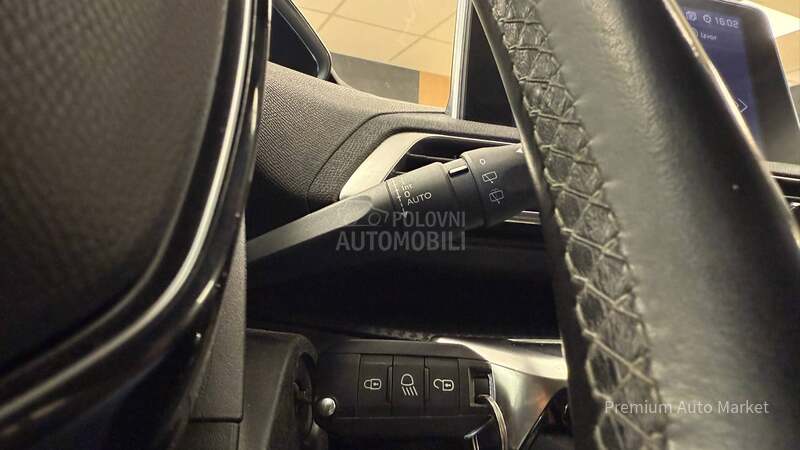Peugeot 3008 /1.2 PURETECH/N O V