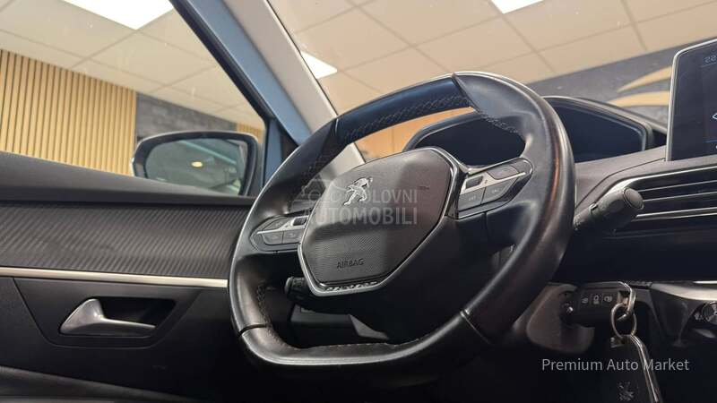 Peugeot 3008 /1.2 PURETECH/N O V