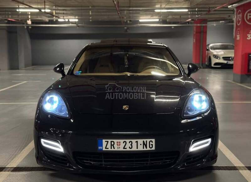 Porsche Panamera 4S