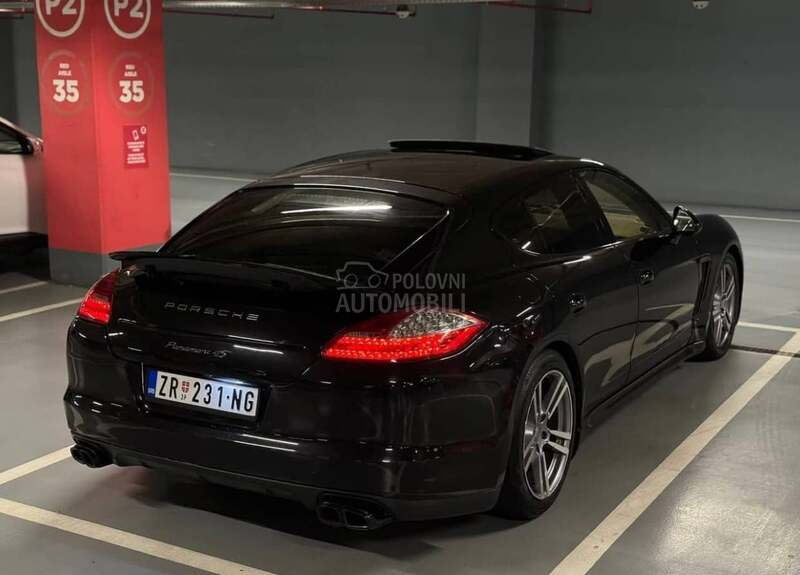 Porsche Panamera 4S