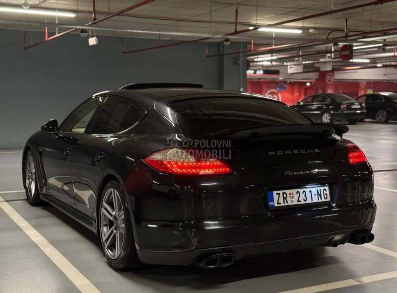 Porsche Panamera 4S