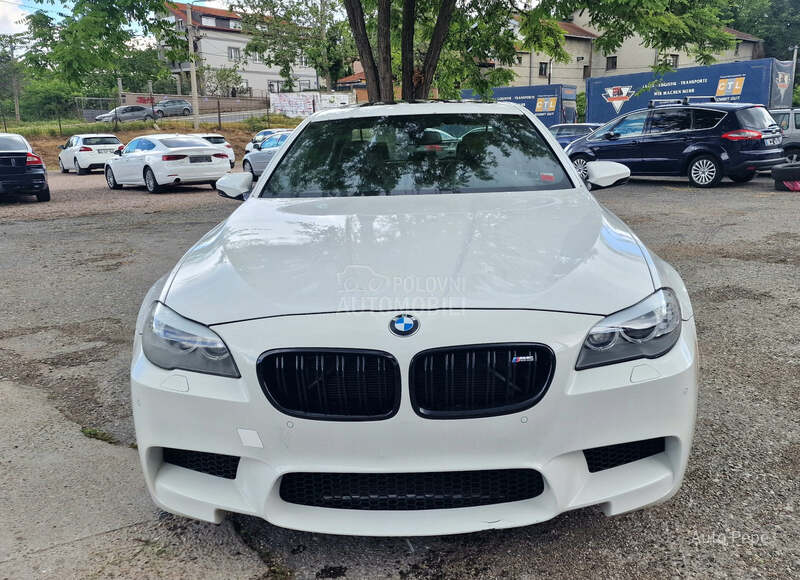 BMW M5 4.4 Manuelni
