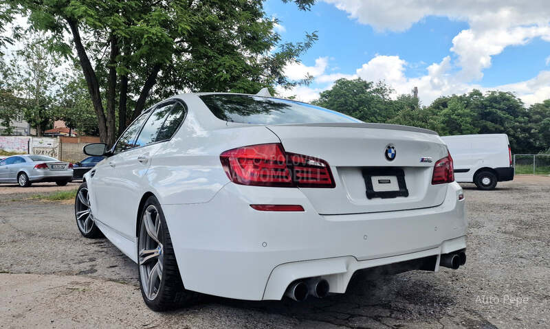 BMW M5 4.4 Manuelni