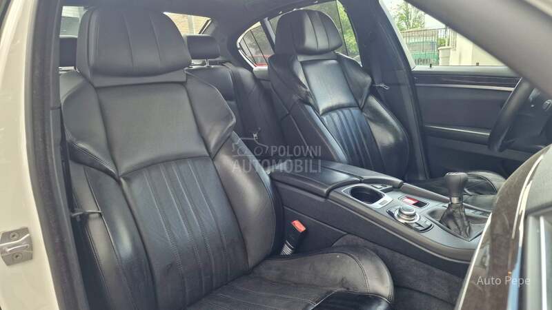 BMW M5 4.4 Manuelni