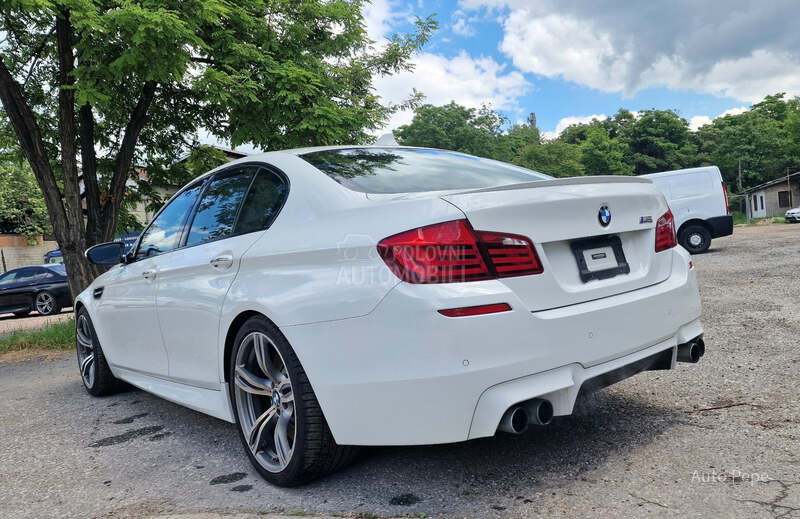 BMW M5 4.4 Manuelni