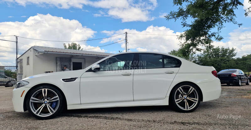 BMW M5 4.4 Manuelni