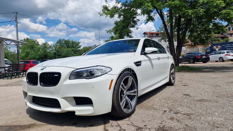 BMW M5 4.4 Manuelni