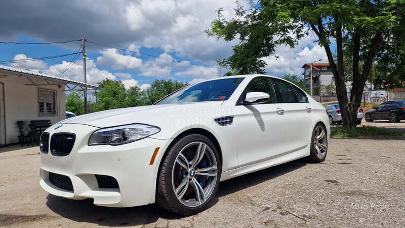 BMW M5 4.4 Manuelni