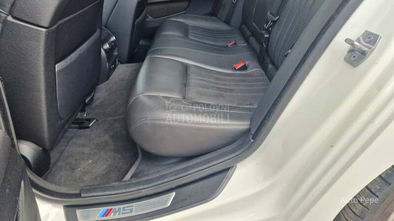 BMW M5 4.4 Manuelni