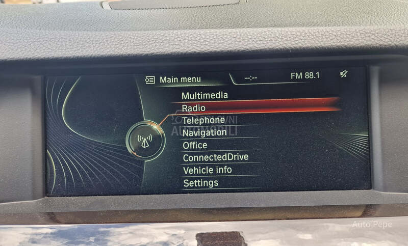 BMW M5 4.4 Manuelni