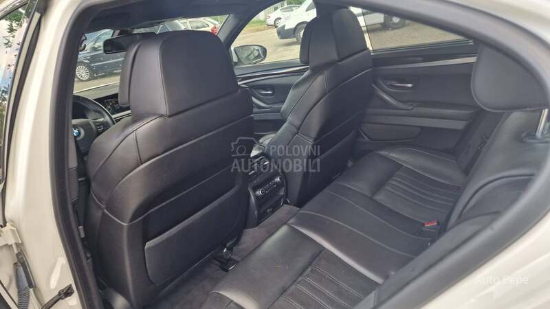 BMW M5 4.4 Manuelni
