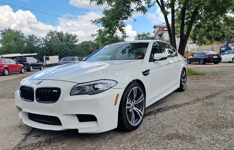 BMW M5 4.4 Manuelni
