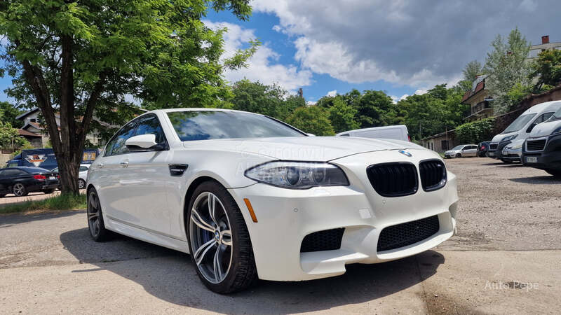 BMW M5 4.4 Manuelni