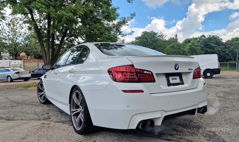 BMW M5 4.4 Manuelni