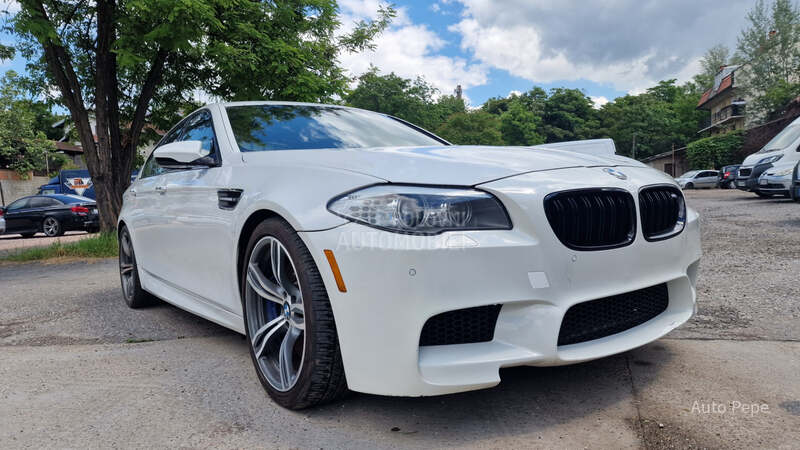 BMW M5 4.4 Manuelni