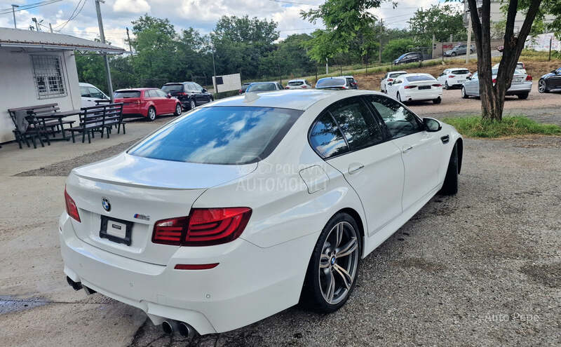 BMW M5 4.4 Manuelni
