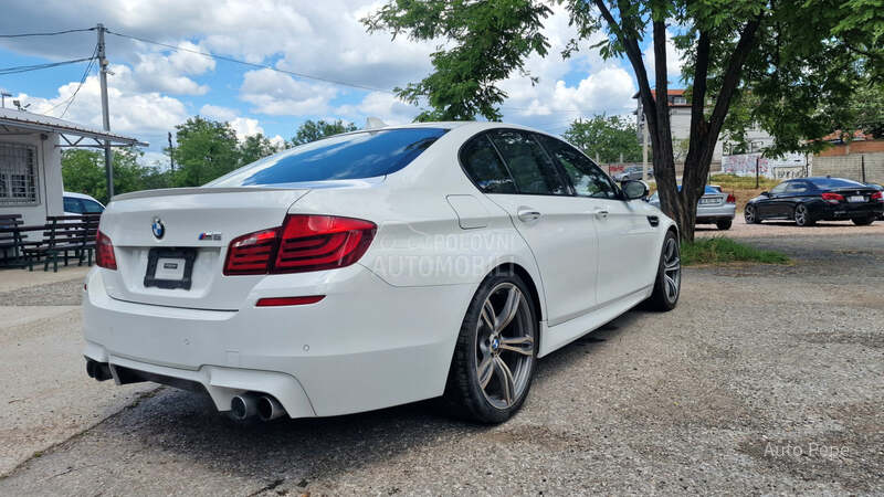 BMW M5 4.4 Manuelni