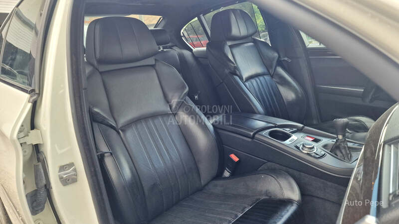 BMW M5 4.4 Manuelni