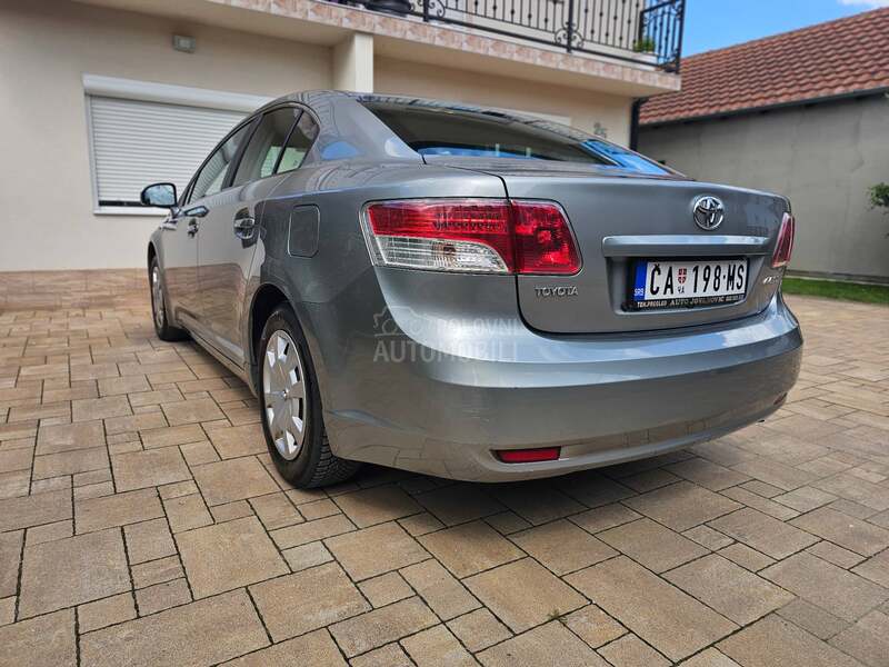 Toyota Avensis 1.6 Luna