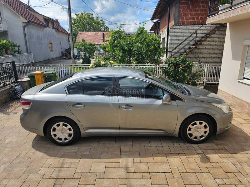 Toyota Avensis 1.6 Luna