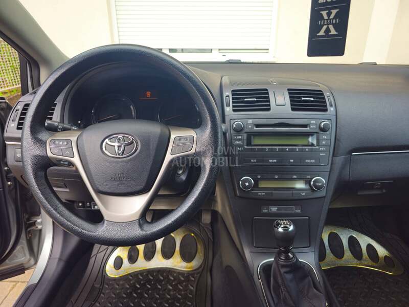 Toyota Avensis 1.6 Luna