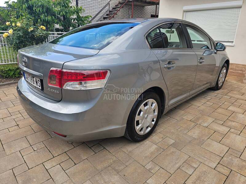 Toyota Avensis 1.6 Luna