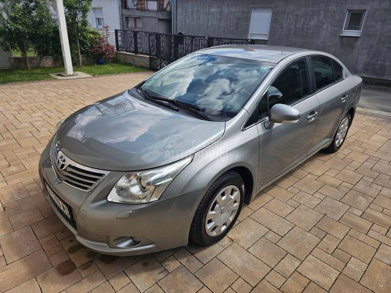 Toyota Avensis 1.6 Luna