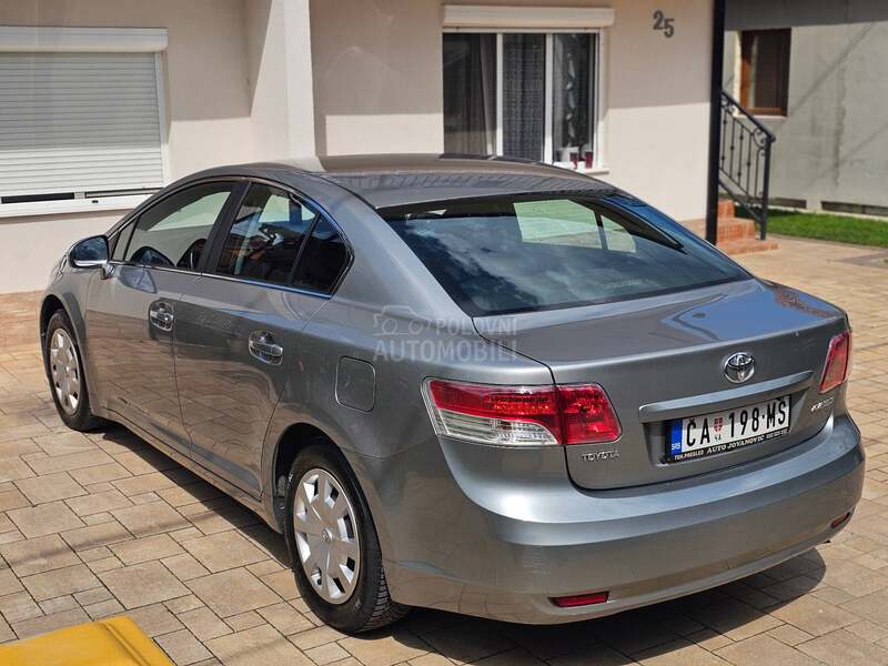 Toyota Avensis 1.6 Luna
