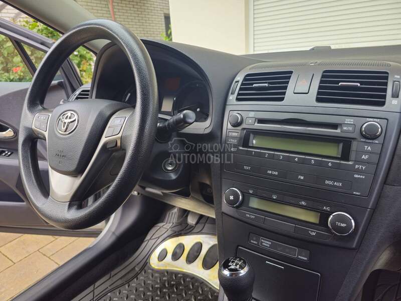 Toyota Avensis 1.6 Luna