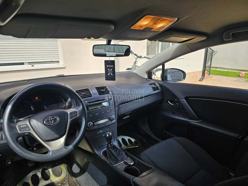 Toyota Avensis 1.6 Luna