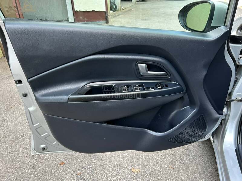 Kia Rio 1.2 navy