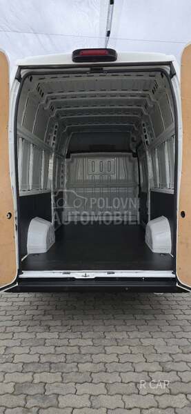 Peugeot Boxer 4metra tovarni