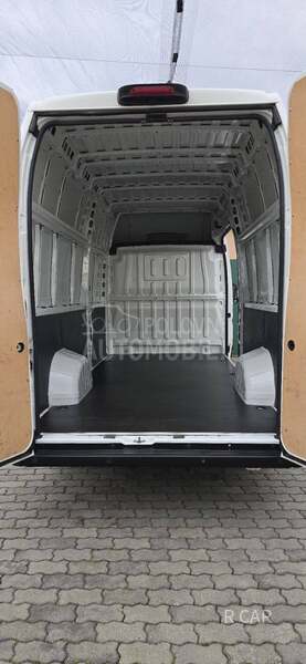 Peugeot Boxer 4metra tovarni