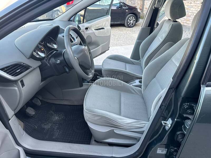 Peugeot 207 1.6b