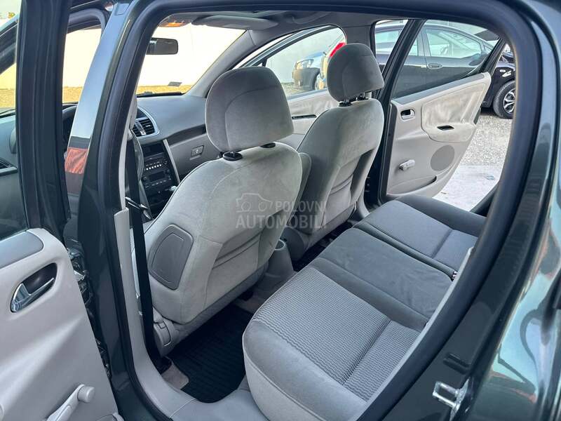 Peugeot 207 1.6b