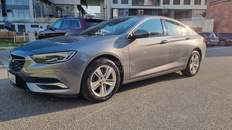 Opel Insignia Grand Sport Bose