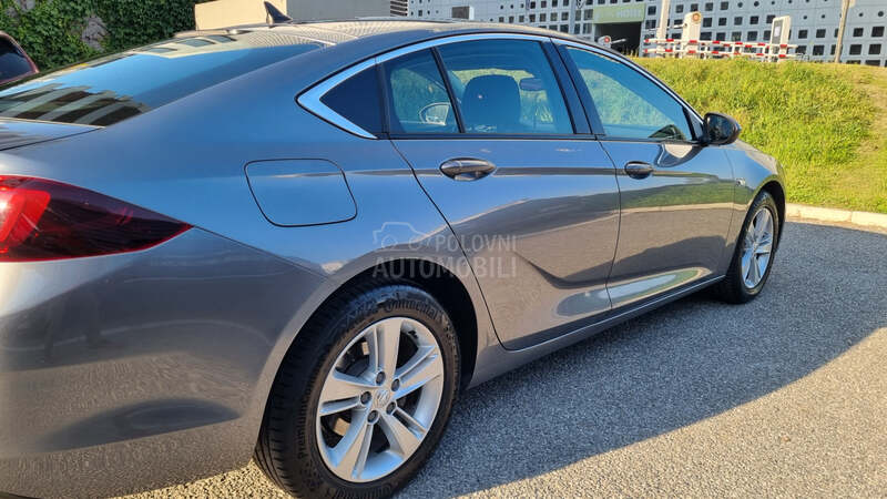 Opel Insignia Grand Sport Bose