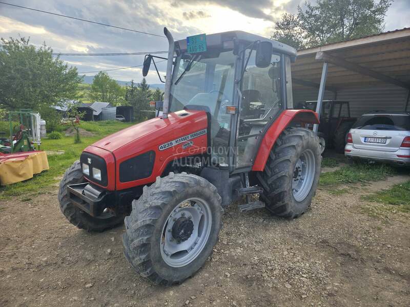 Massey Ferguson 4235