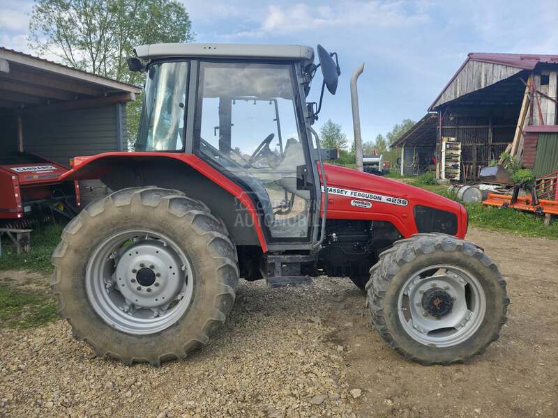 Massey Ferguson 4235